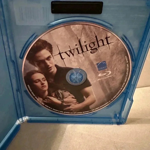 Twilight (Blu-ray) Kristen Stewart Robert Pattinson - TEEN HORROR VAMPIRE -- 📀 - Picture 3 of 3